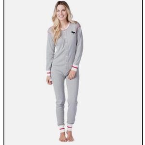 Women’s Little Blue House Onsite Gray Moose Pajamas Sz S